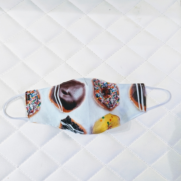 7$ 5/25$ Face mask Reversible - Picture 4 of 4